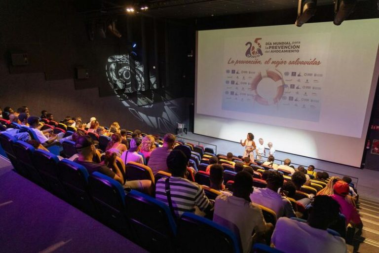 La jueza Reyes Martel resalta que la mayoría de los niños migrantes que llegan a Canarias lo hacen sin saber nadar