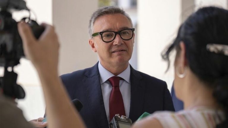 Gavira replica a Espadas que 