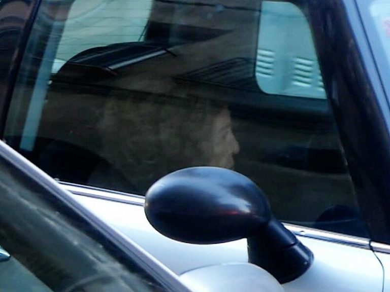 La Reina Sofía es vista mientras realiza compras en Palma de Mallorca