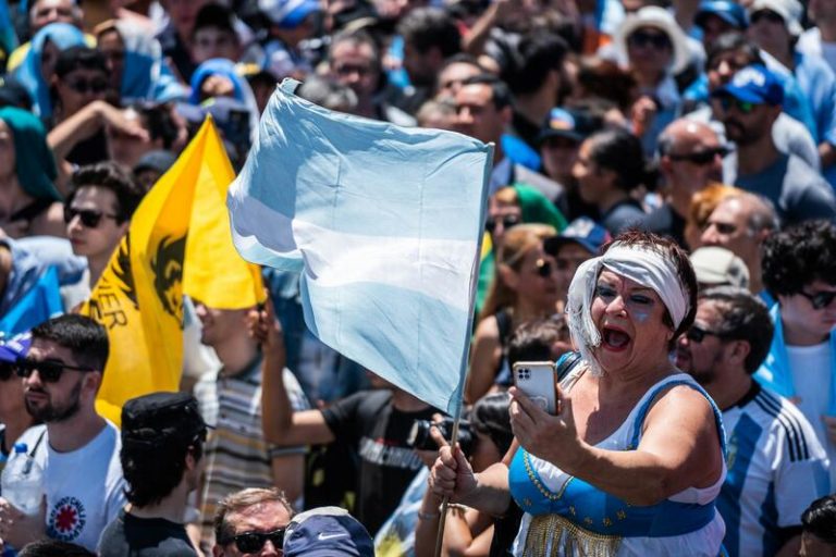 Argentina fija el salario mínimo en 251 euros en julio tras desacuerdo entre sindicatos y empresarios