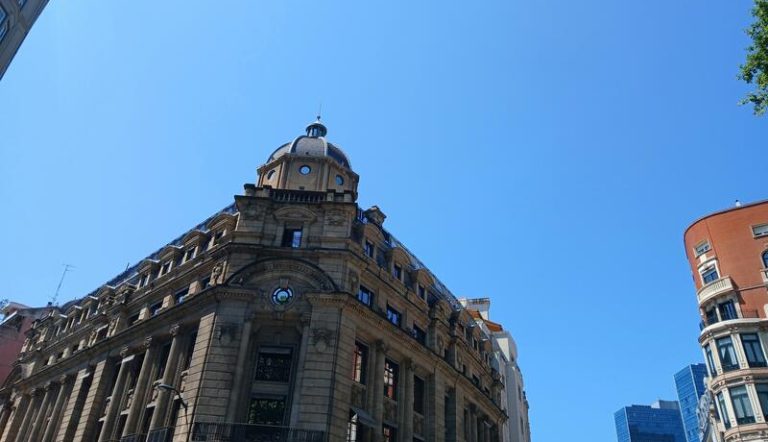 Las altas temperaturas mantienen este sábado en aviso amarillo o naranja a la mitad del país