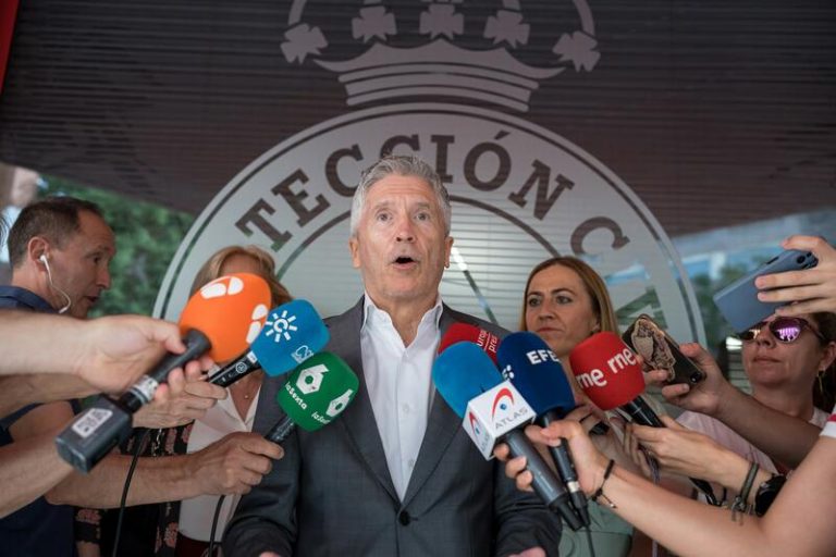 El Paso del Estrecho registra un 8% más de pasajeros y un 10% más de vehículos en el ecuador de la operación