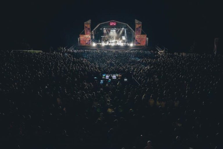 Mon Laferte cierra la XXXI edición de Pirineos Sur tras recibir a más de 33.000 espectadores