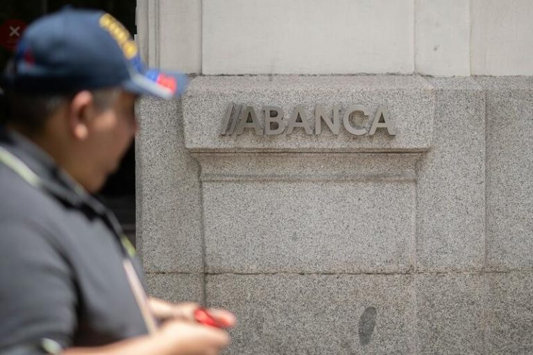 Abanca alcanza un récord de 412 millones en el primer semestre, un 48,5% más