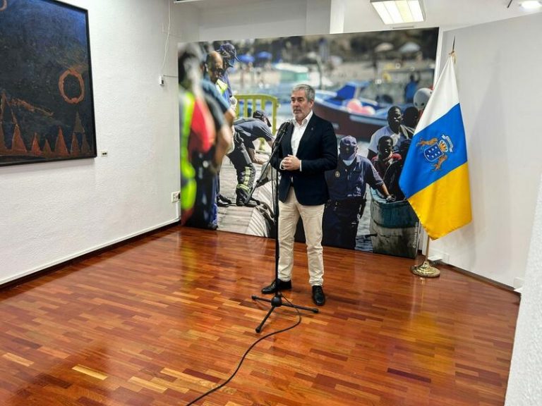 Canarias estudia la capacidad para acoger a menores migrantes y plantear la instalación de carpas en los puertos