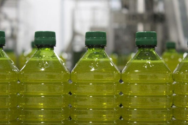 Escasez de aceite en Andalucía: las cooperativas agrícolas advierten sobre el fin de campaña