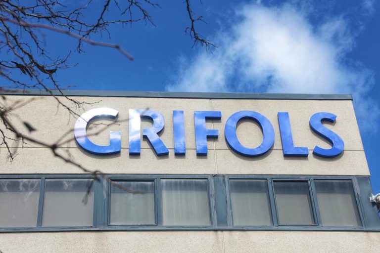 Grifols logra dar la vuelta a su caída en bolsa al enmendar sus datos por un 