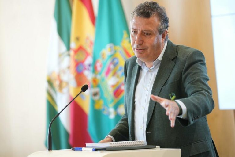 Sevilla se mantiene cauto ante el pacto ERC-PSOE, centrando la atención en la distribución