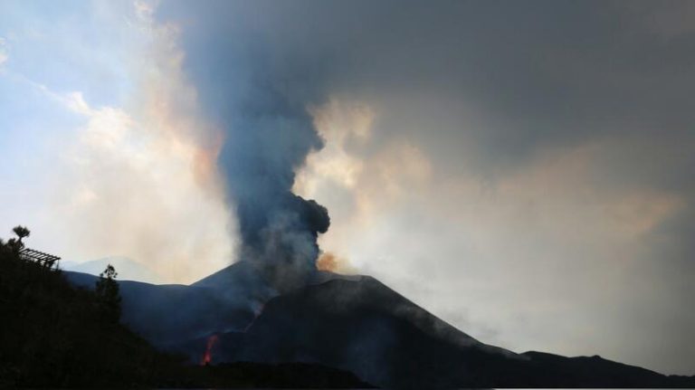 Canarias extiende el plazo para registrarse como damnificado por la erupción del volcán de La Palma