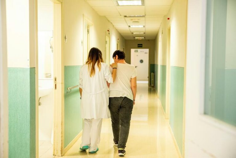 Médicos locales alzan la voz por tener más peso en plan contra el alcohol juvenil