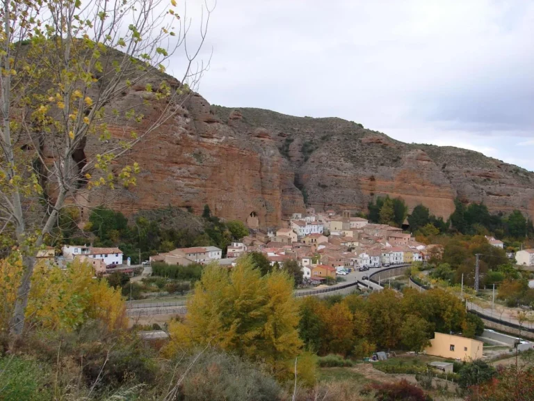 El pueblo mágico y poco conocido de España en el que se puede incluso acampar