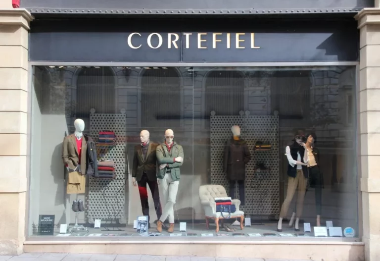 4 vestidos cómodos y versátiles de Cortefiel que puedes llevar con sandalias o bailarinas