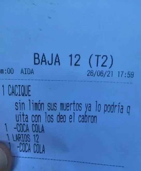 Cuenta que indignó a cliente de un bar.
