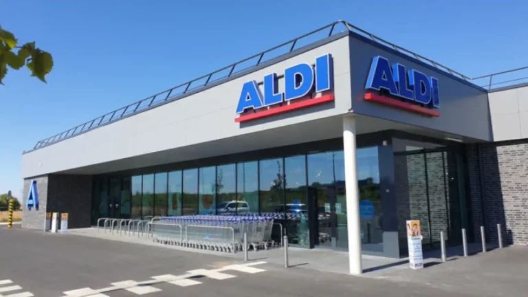 Aldi reta a Decathlon con la mejor silla de playa barata para el verano