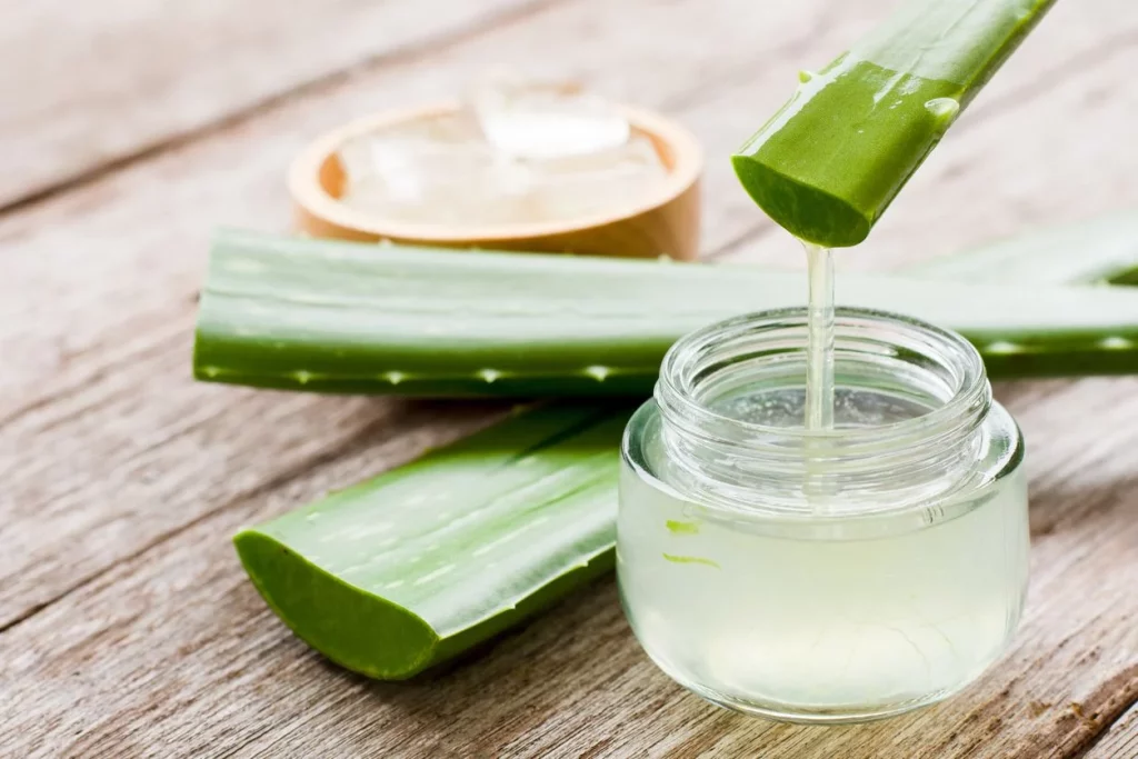 7 remedios caseros para cuidar tu piel después de un día de sol intenso 10 Aloe vera: el alivio natural