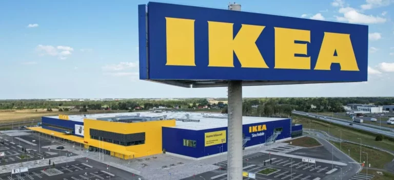 Aprovechar el espacio de un baño pequeña es posible con IKEA y su alternativa a los percheros