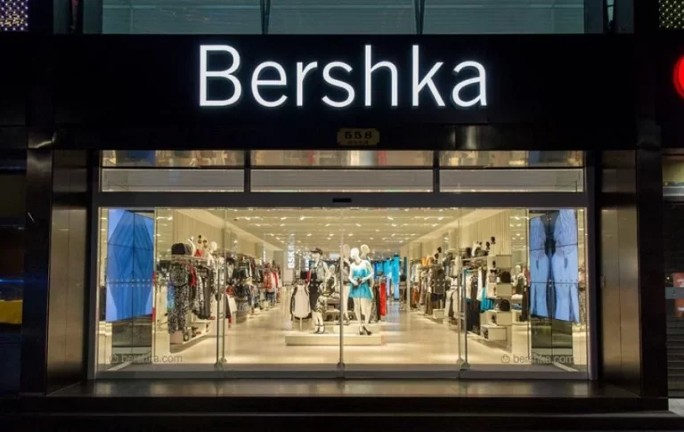 Bershka vende por menos de 10 euros camisetas retro en varios colores perfectas tras la Eurocopa