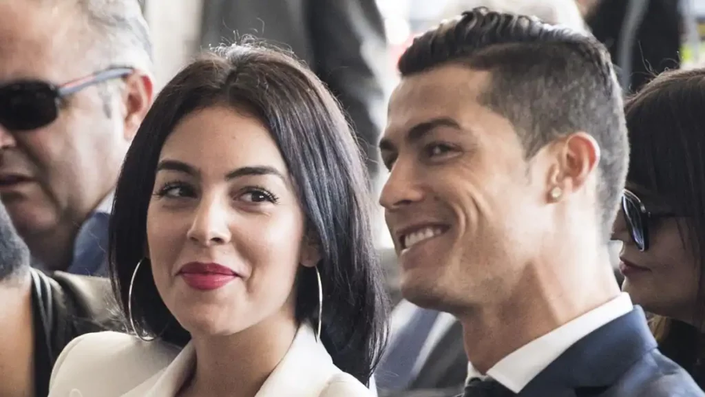 La millonada que cuesta a Cristiano Ronaldo tener contenta a Georgina Rodríguez 34 Con buenos amigos