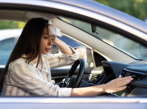 La DGT alerta: Los peligros ocultos de conducir durante una ola de calor La DGT alerta: Los peligros ocultos de conducir durante una ola de calor