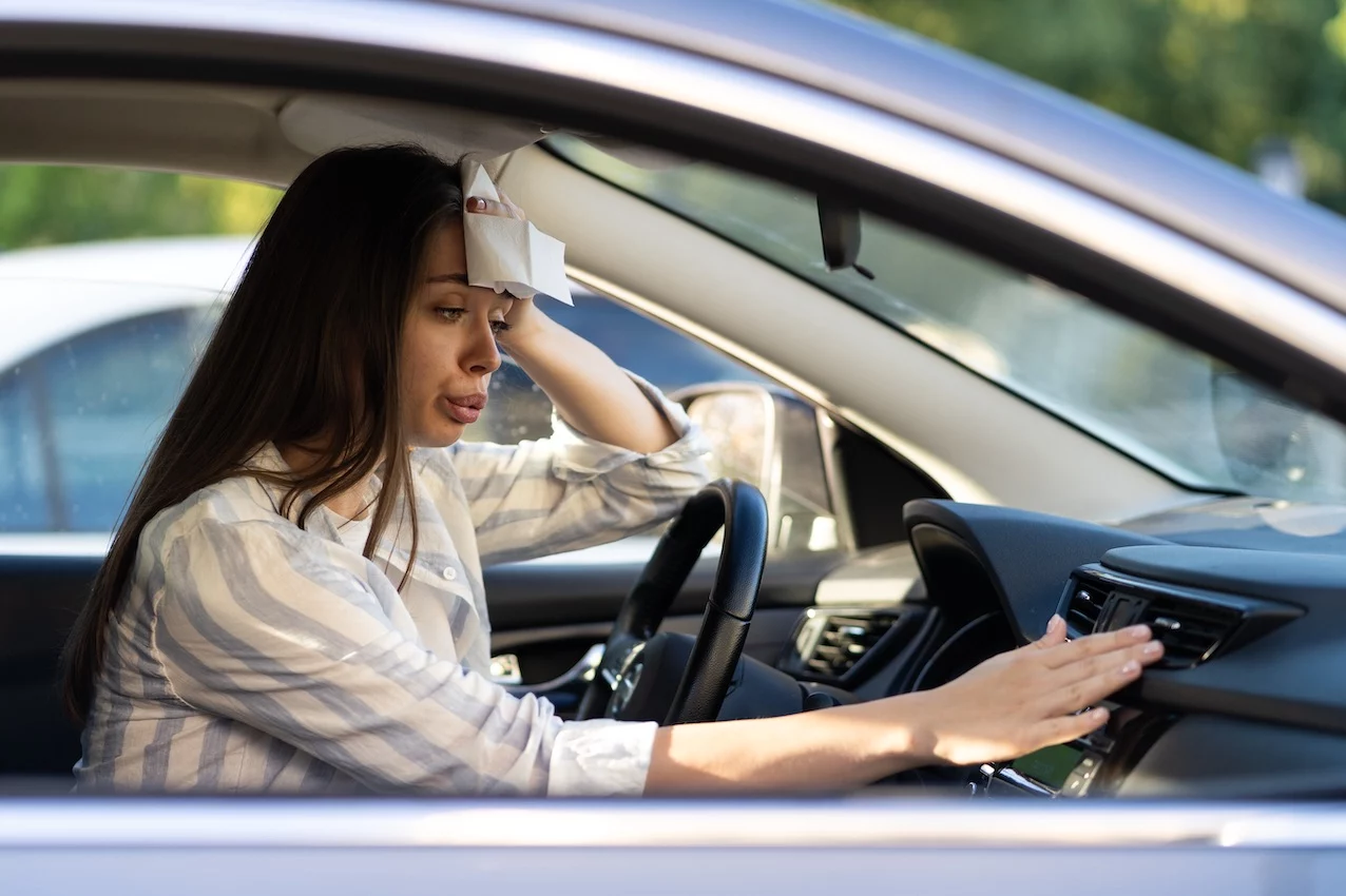 La DGT alerta: Los peligros ocultos de conducir durante una ola de calor La DGT alerta: Los peligros ocultos de conducir durante una ola de calor