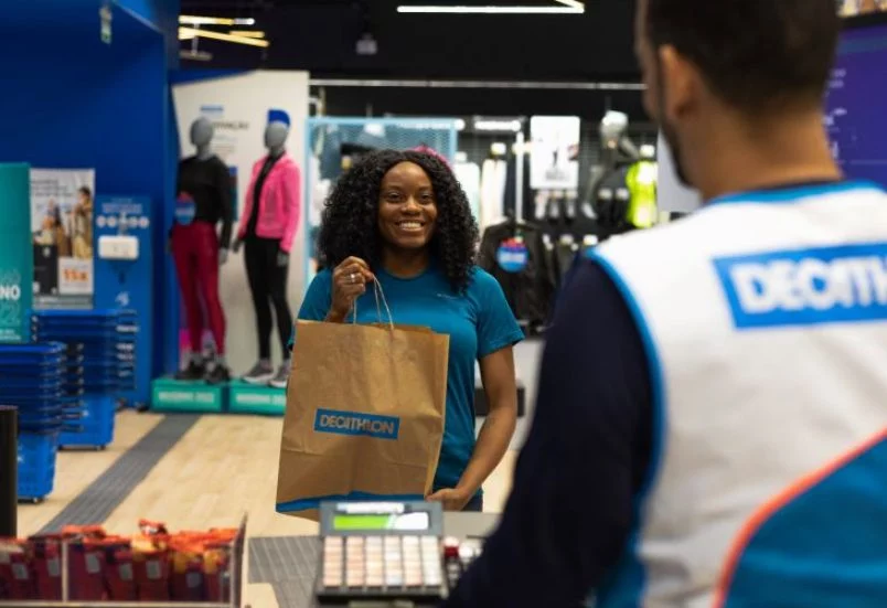 Decathlon te ayuda a no perder las llaves ni el móvil con su complemento de Converse para la playa