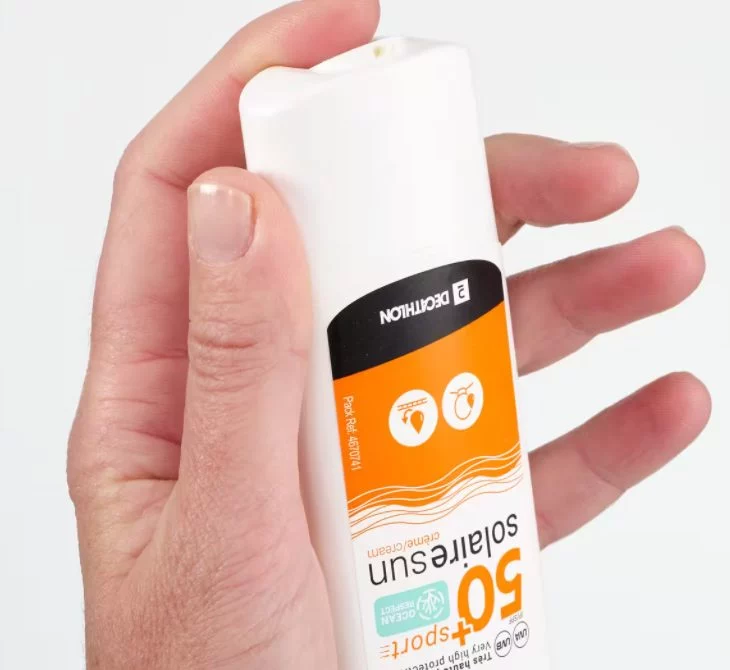 Decathlon estrena un kit de crema solar, aftersun y lápiz de labios insuperable por Primor o Druni