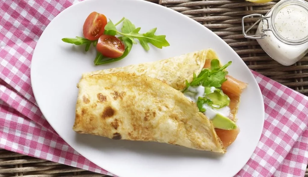 Crepes de salmón ahumado y rúcula
