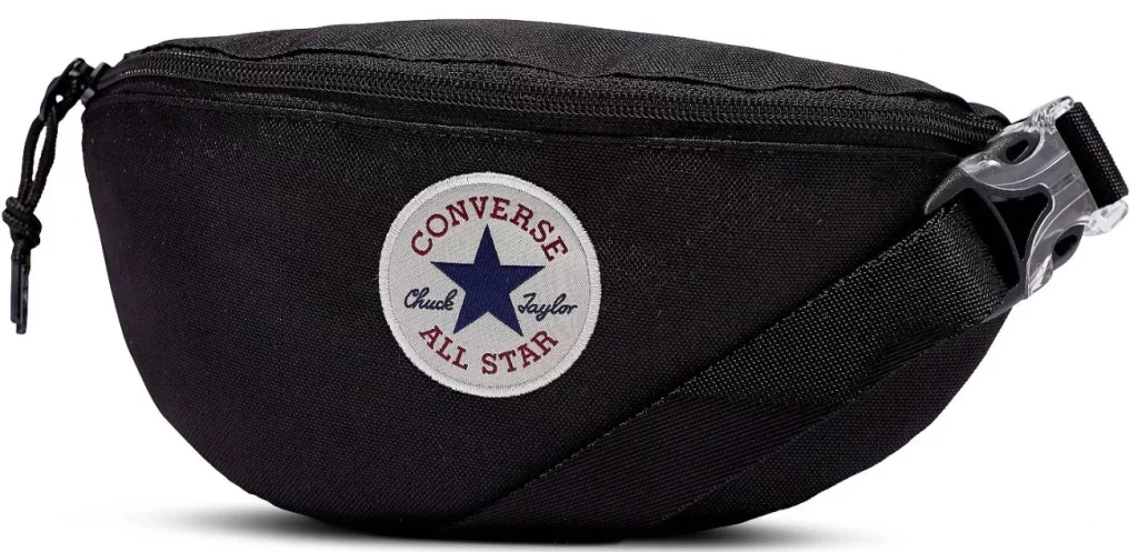 Decathlon te ayuda a no perder las llaves ni el móvil con su complemento de Converse para la playa