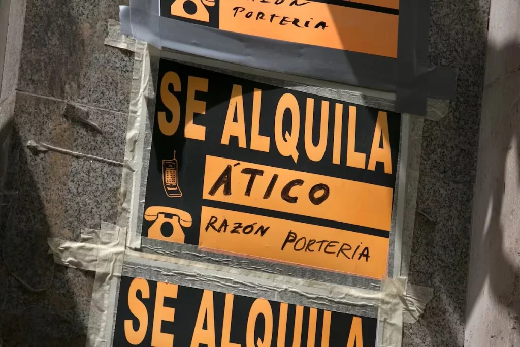 Más de la mitad de alquileres en España requiere más de un sueldo 2 El impacto de los altos costos de alquiler en los hogares españoles