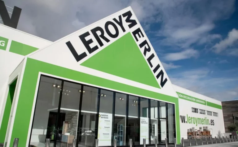 El limpiafondos de Leroy Merlin rebajado 120 euros es la solución estrella para cualquier piscina