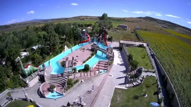 Ni Warner Beach ni Aquopolis: El mejor parque acuático de España está en mitad de la nada