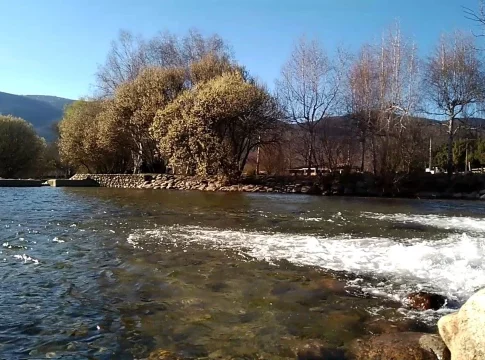 El rincón de Madrid con aguas cristalinas para refrescarte en verano sin piscina El rincón de Madrid con aguas cristalinas para refrescarte en verano sin piscina