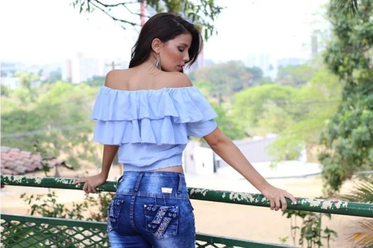 Sfera tiene desde 12 euros 8 blusas y tops elegantes para la temporada veraniega
