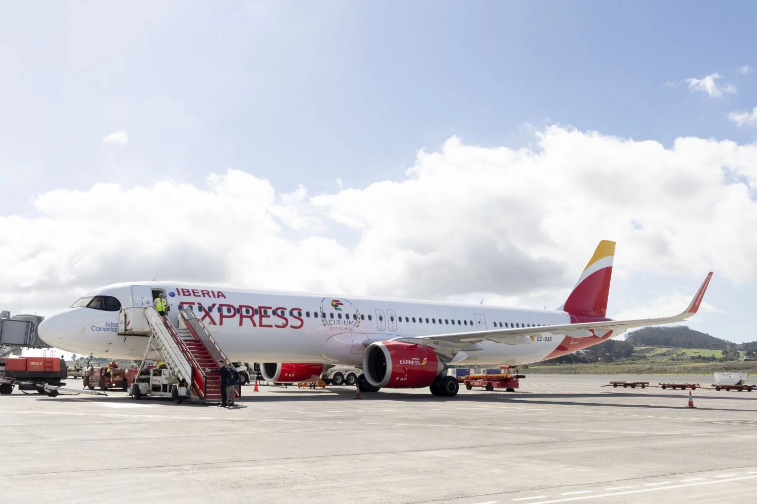 EuropaPress_5915366_avion_iberia_express_bautizado_nombre_islas_canarias