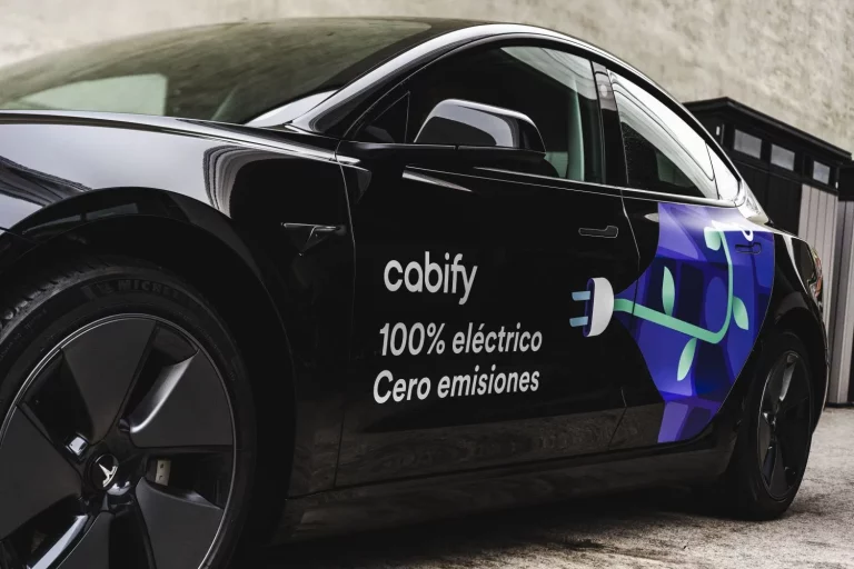 Cabify deja a sus conductores con deudas y papelitos sin valor