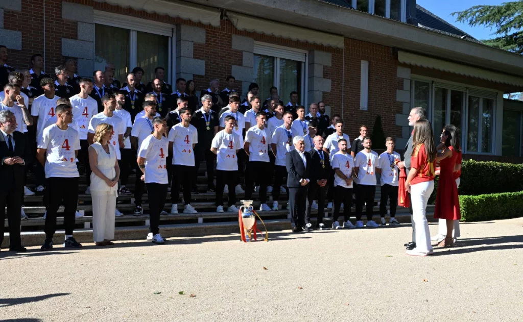 EuropaPress 6090573 reyes don felipe dona letizia junto hijas princesa leonor infanta sofia