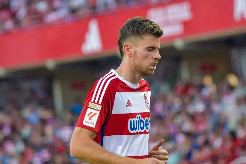 García Pimienta quiere un clon de Busquets en su Sevilla FC 1 García Pimienta Gerard Gumbau