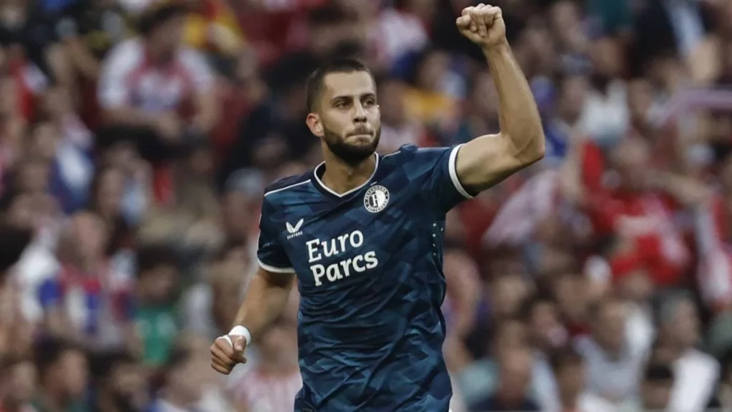 El factor que frena el fichaje de Hancko por el Atlético 44 La apuesta por el uruguayo