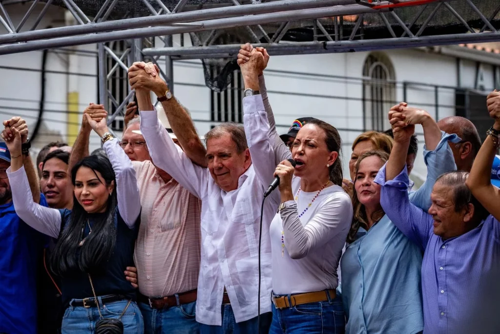 Los venezolanos vuelven a soñar con la libertad tras 25 años de chavismo 1 La oposición liderada por González Urrutia gana terreno y desafía la continuidad del chavismo