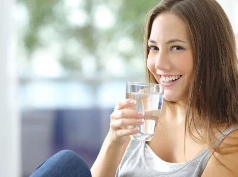 La verdad sobre cuánta cantidad de agua se debe tomar al día La verdad sobre cuánta cantidad de agua se debe tomar al día