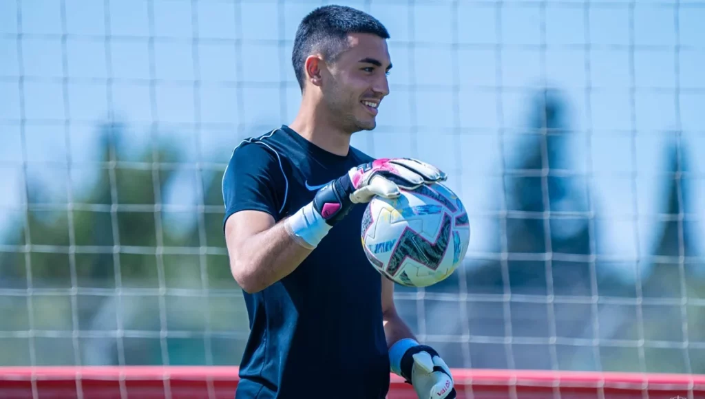 El Oviedo prepara un bombazo para poner cerrojo a la portería 1 Leo Román Real Oviedo Fuente: Europa Press