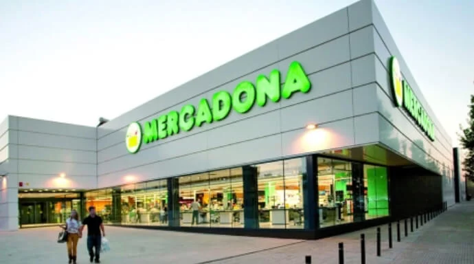 La bruma capilar de Mercadona que está volando de las estanterías: 4 euros y perfecta para la playa
