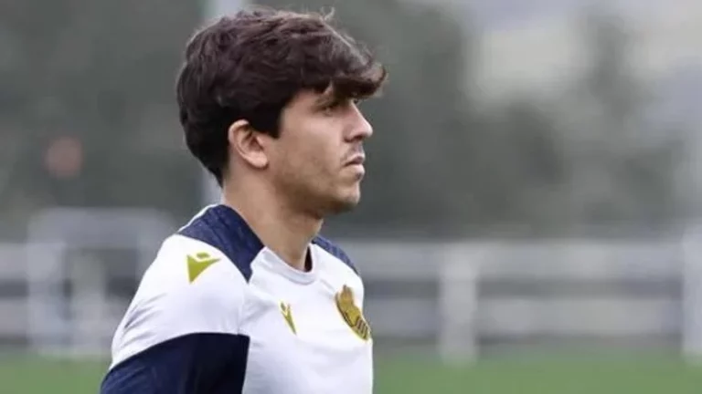 Mikel Aramburu mete en un problema a Imanol en la Real Sociedad