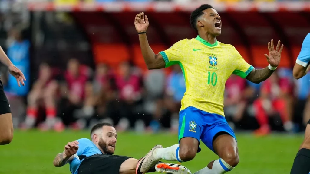 Parte médico de Rodrygo Goes tras la entrada criminal de Nahitan Nández