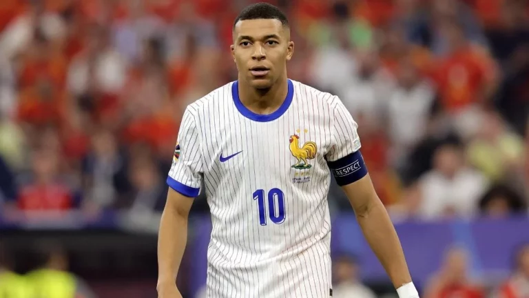 ¿Por qué Mbappé no puede acceder a su colección de coches de lujo?