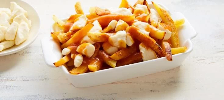 Poutine canadiense: ¡una explosión de sabor!