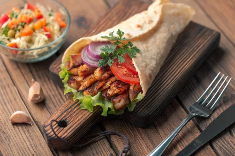 Prepara shawarma casero con esta receta árabe infalible