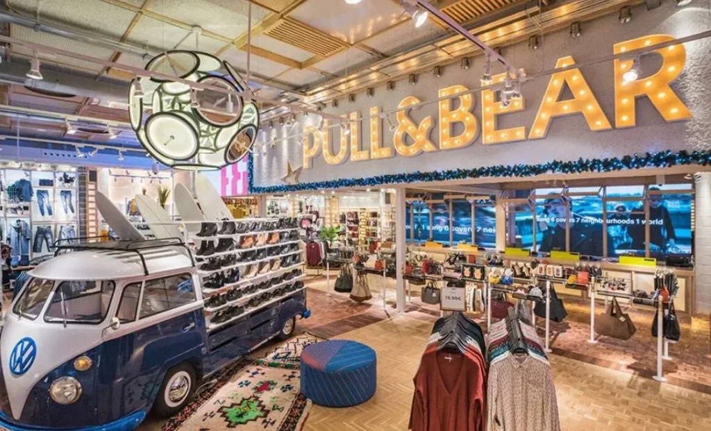 Fichamos la compra del verano: unas bermudas de lino de Pull&Bear casi de pasarela