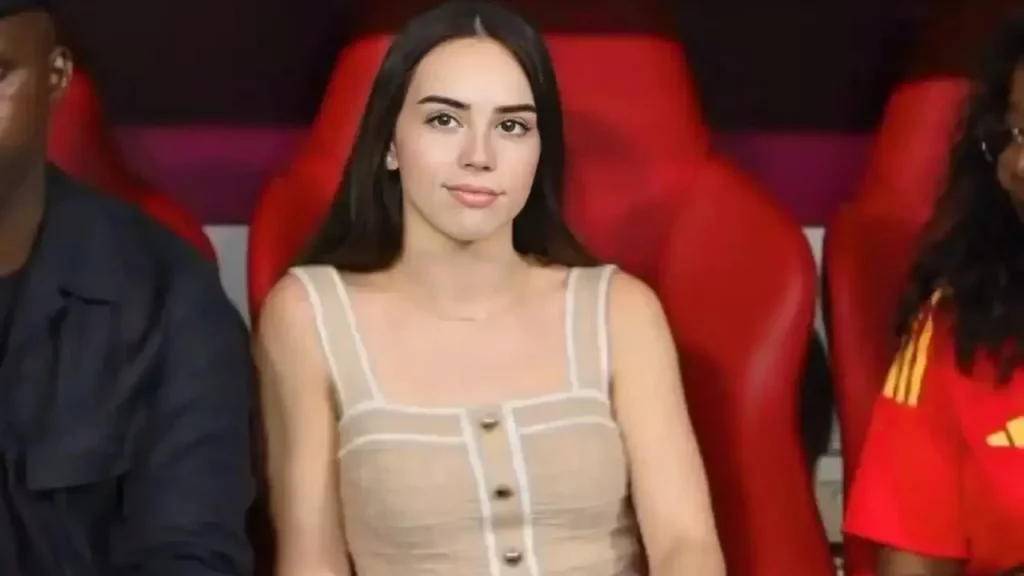 Lamine Yamal recibe noticia trágica de su amiga especial Alex Padilla 16 Quién es Álex Padilla, la tiktoker que tiene loco a Lamine Yamal