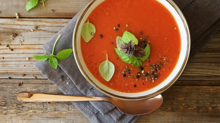 El debate que divide a Andalucía: ¿lleva pepino el gazpacho? Este chef de Sevilla da la respuesta definitiva